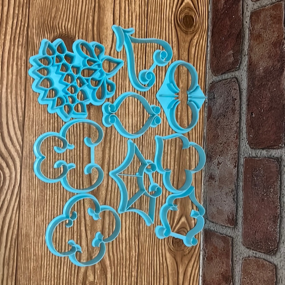 Wilton 9 Pc Decorating Set Cake Design Stencil Press Aqua Plastic Vintage